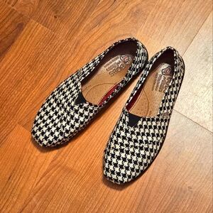 Houndstooth Bob's